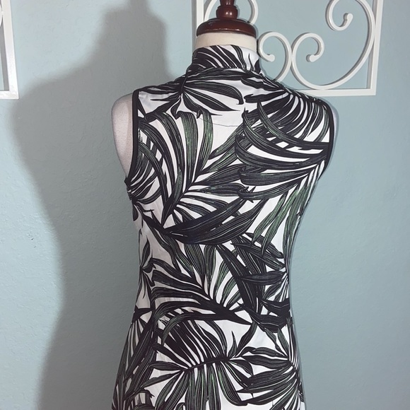 Like new TAIL- SLEEVELESS golf palm leaf DRESS - Picture 7 of 10